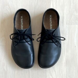 Vivobarefoot Men’s RA ll Classic Oxford shoes. Size 42.